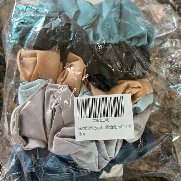 Kitsch Satin Scrunchie Set - Picture 3 of 5